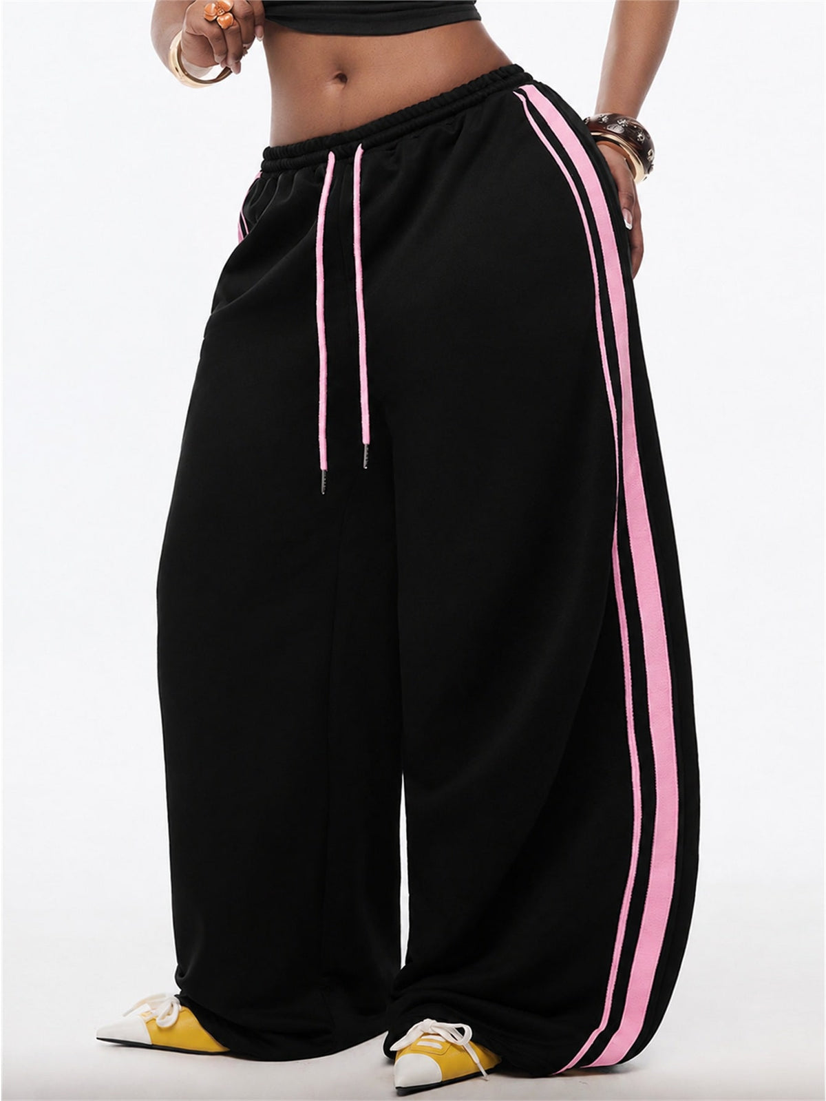 Women's wide leg trousers with a tree branch graphic pattern, loose fit, and mid-rise waist in woven fabric.