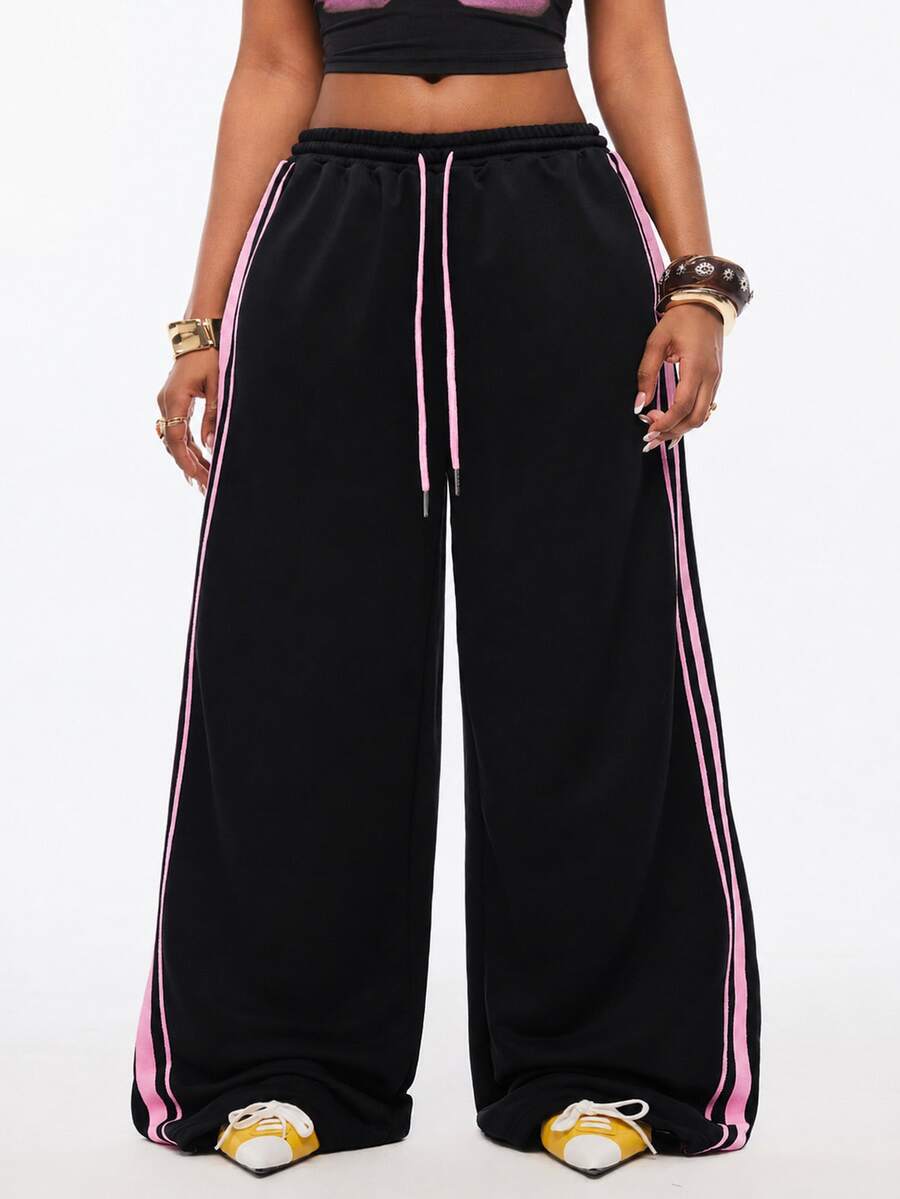 Women's wide leg trousers with a tree branch graphic pattern, loose fit, and mid-rise waist in woven fabric.
