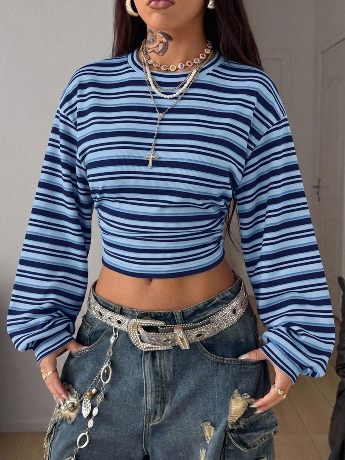 Women's brown waist-cinching sweatshirt featuring a round neck, drop shoulder long sleeves, and rib-knit cuffs.