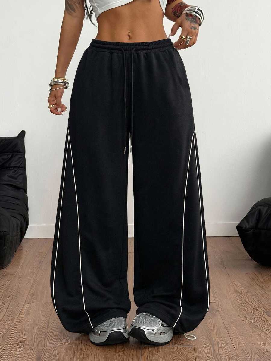 Women's wide leg trousers with a tree branch graphic pattern, loose fit, and mid-rise waist in woven fabric.