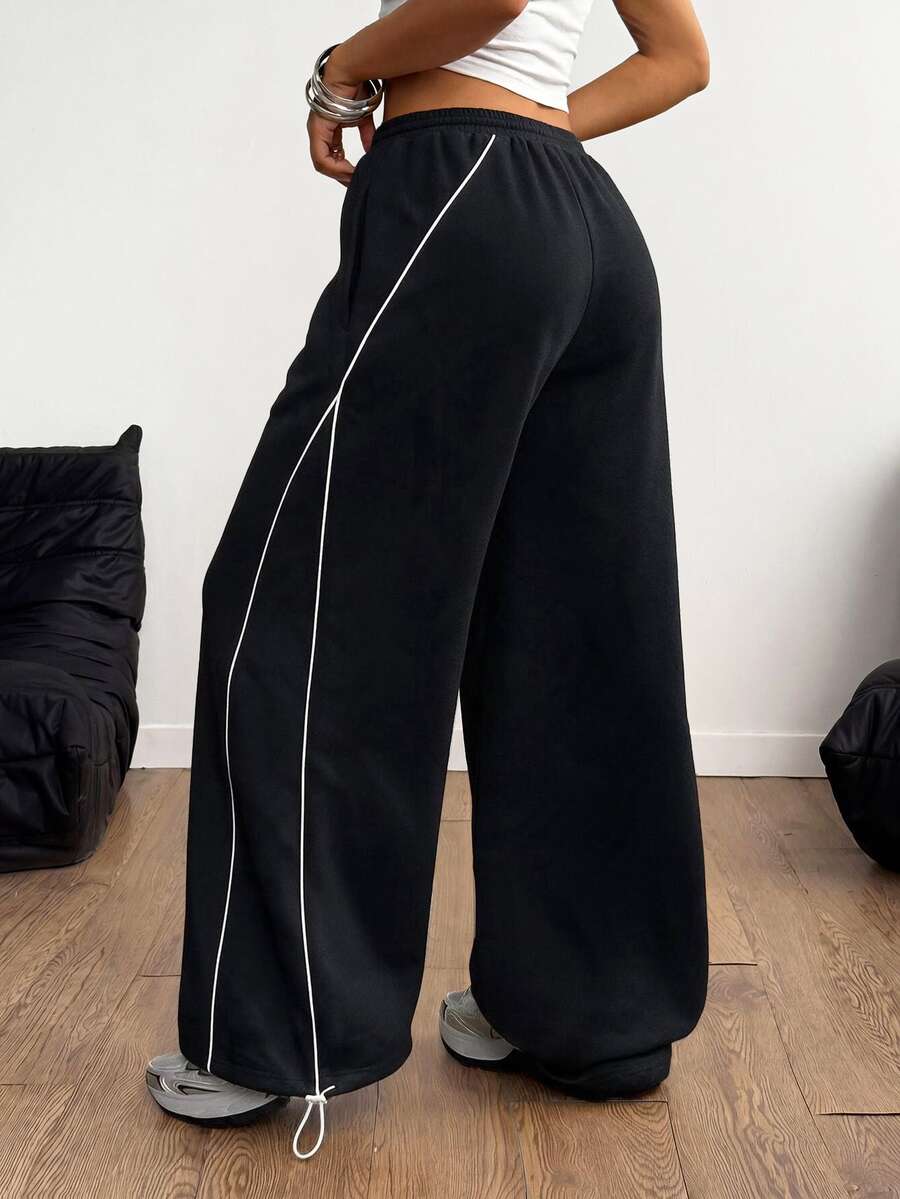 Women's wide leg trousers with a tree branch graphic pattern, loose fit, and mid-rise waist in woven fabric.