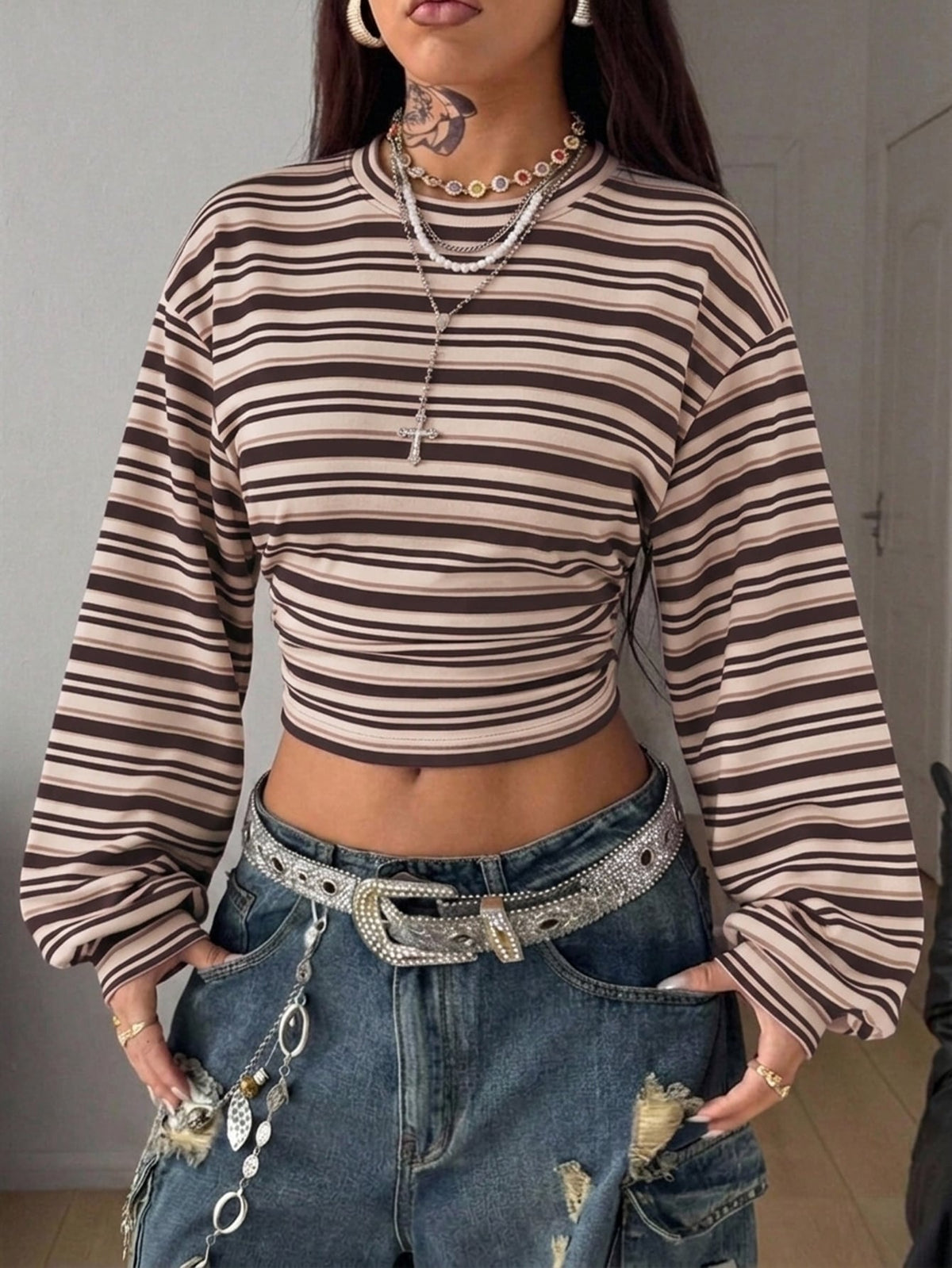 Women's brown waist-cinching sweatshirt featuring a round neck, drop shoulder long sleeves, and rib-knit cuffs.