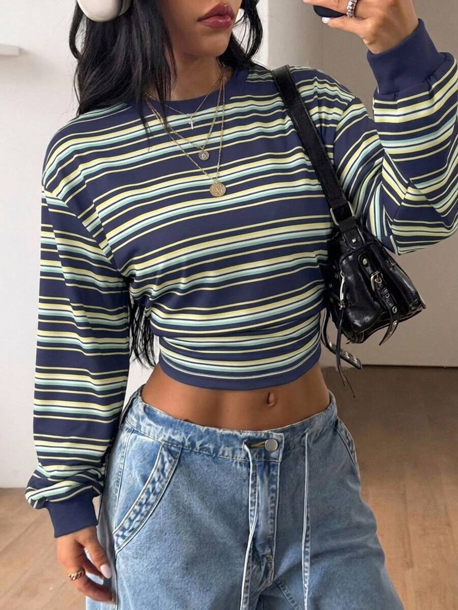 Women's brown waist-cinching sweatshirt featuring a round neck, drop shoulder long sleeves, and rib-knit cuffs.