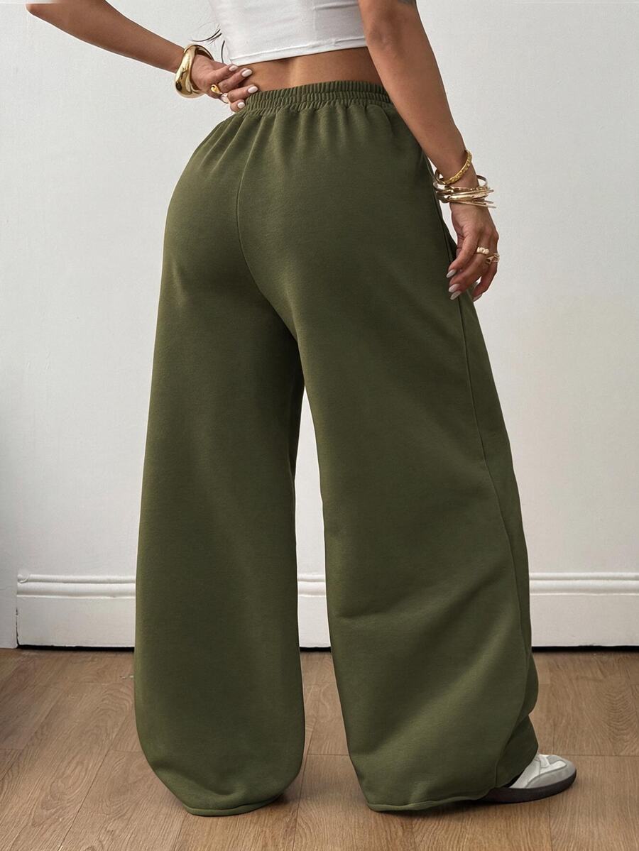 Women's loose wide leg casual sweatpants with an elastic waistband and side pockets