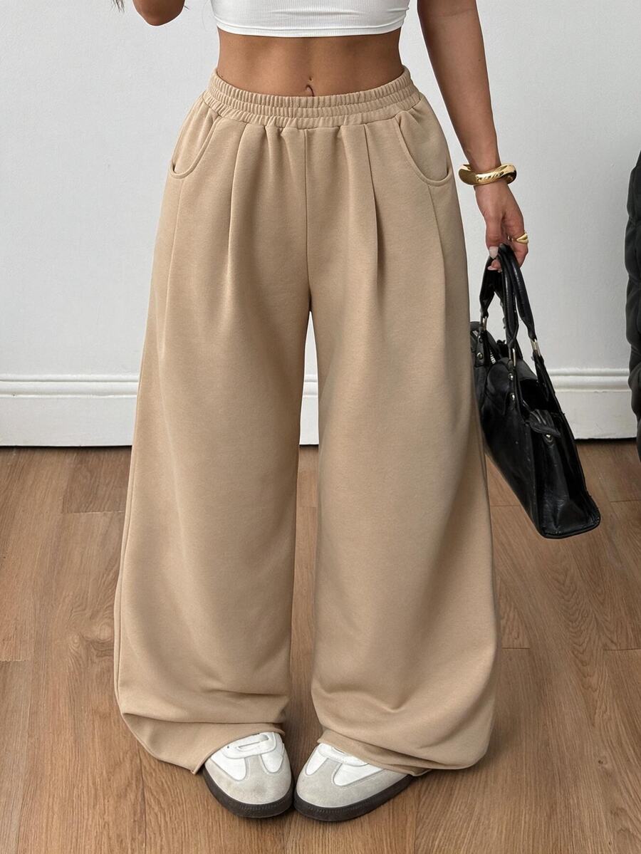 Women's loose wide leg casual sweatpants with an elastic waistband and side pockets