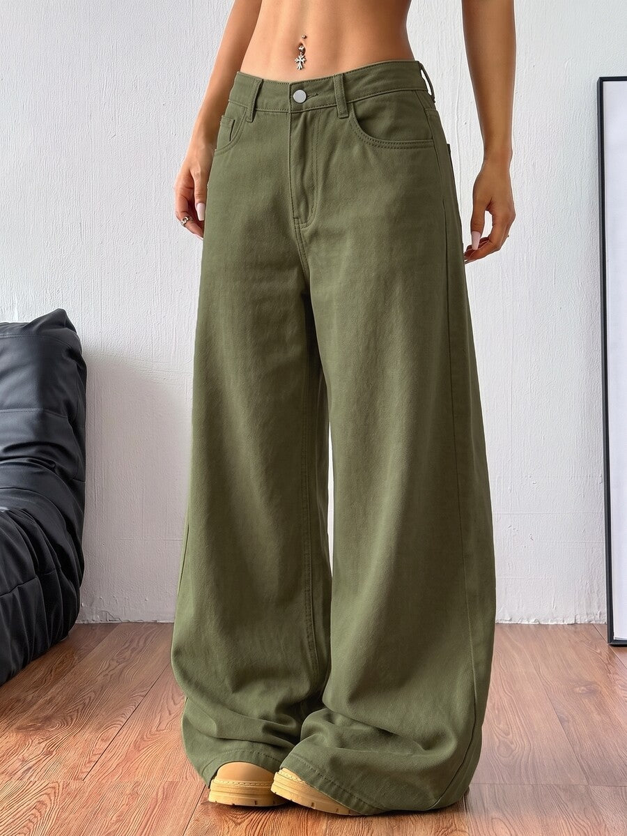 Women's casual loose fit wide leg denim jeans with functional pockets and low waist design.