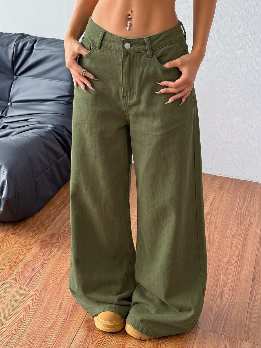 Women's casual loose fit wide leg denim jeans with functional pockets and low waist design.