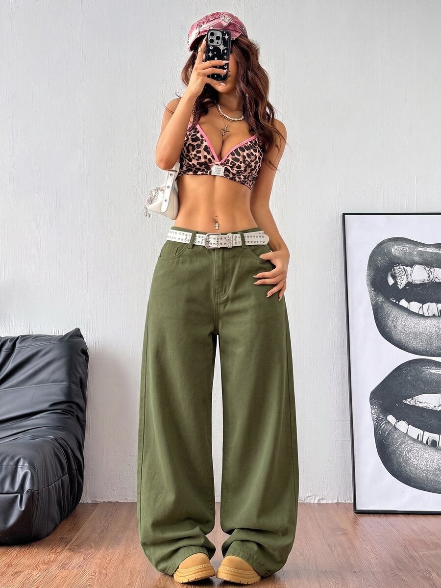 Women's casual loose fit wide leg denim jeans with functional pockets and low waist design.