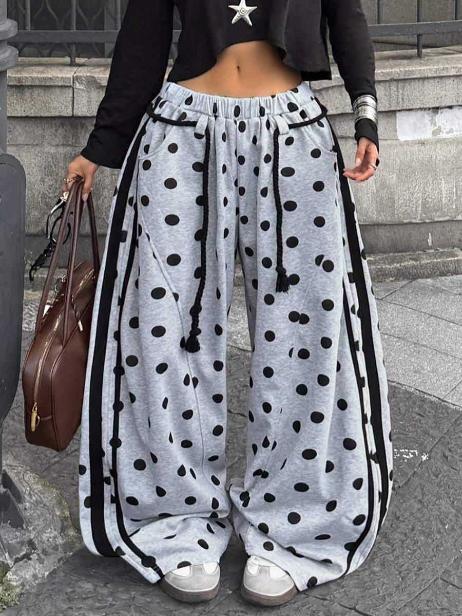 Women's casual grey plaid sweatpants featuring an elastic drawstring waistband, side pockets, and a relaxed loose fit.