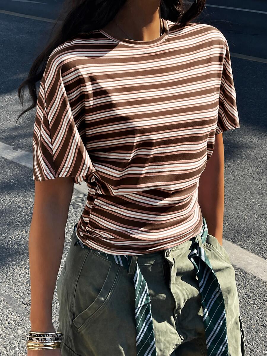 Women's casual short sleeve round neck cotton t-shirt with high stretch fabric.