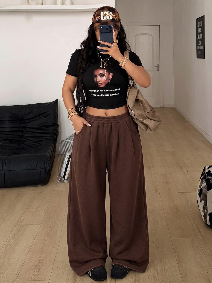Women's loose wide leg casual sweatpants with an elastic waistband and side pockets