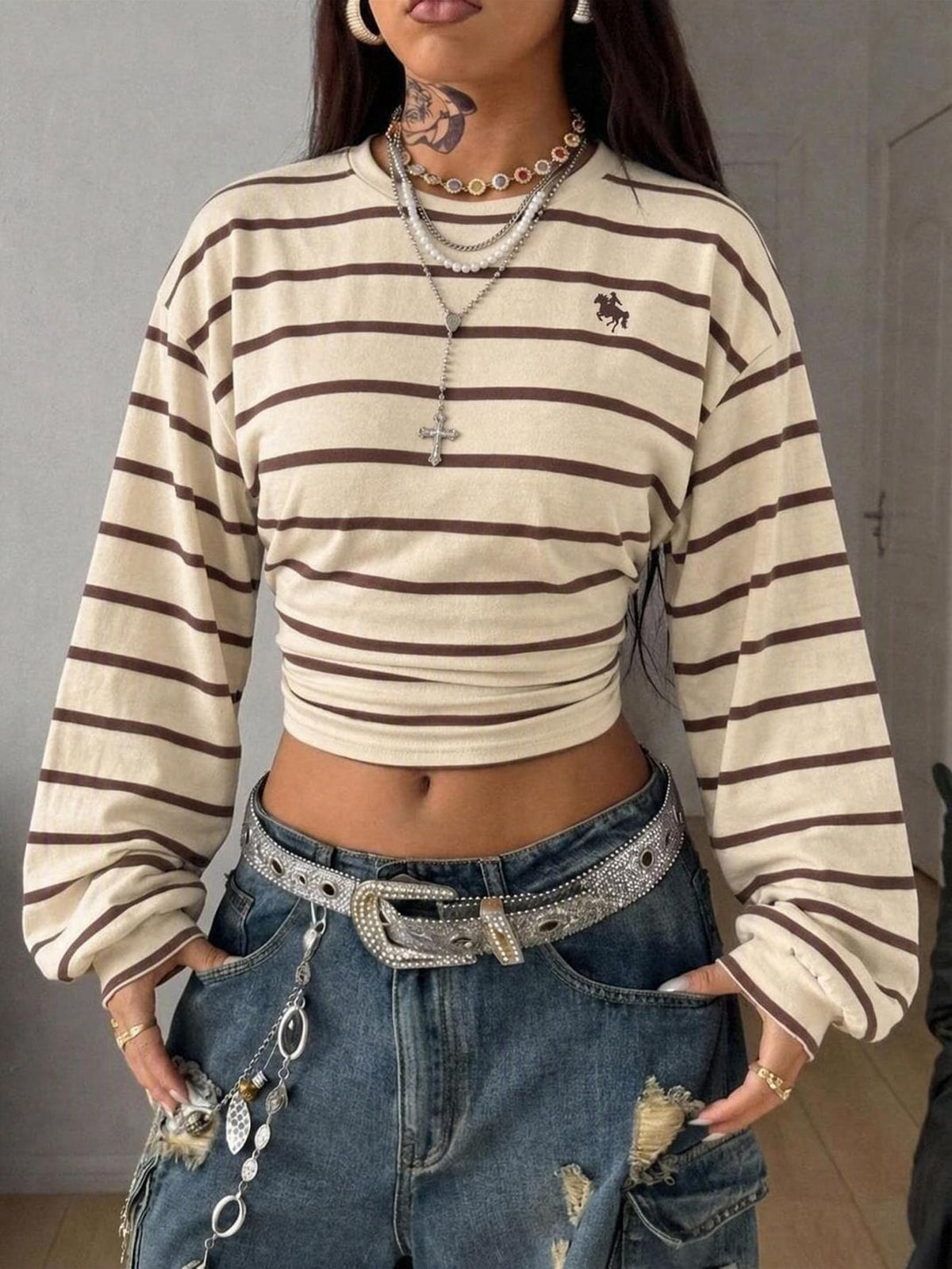 Women's brown waist-cinching sweatshirt featuring a round neck, drop shoulder long sleeves, and rib-knit cuffs.