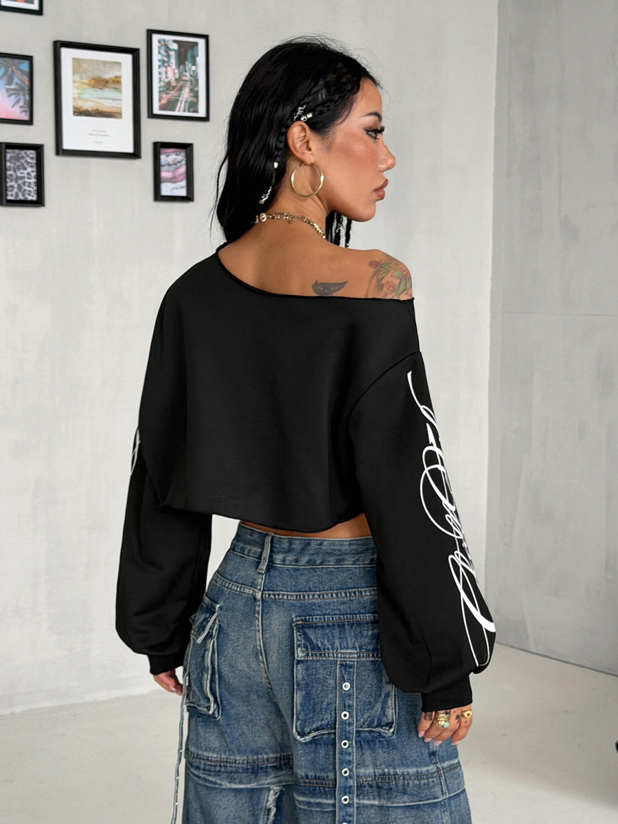 Women's plain oversized boat neck sweatshirt with long raglan sleeves in a relaxed pullover fit.