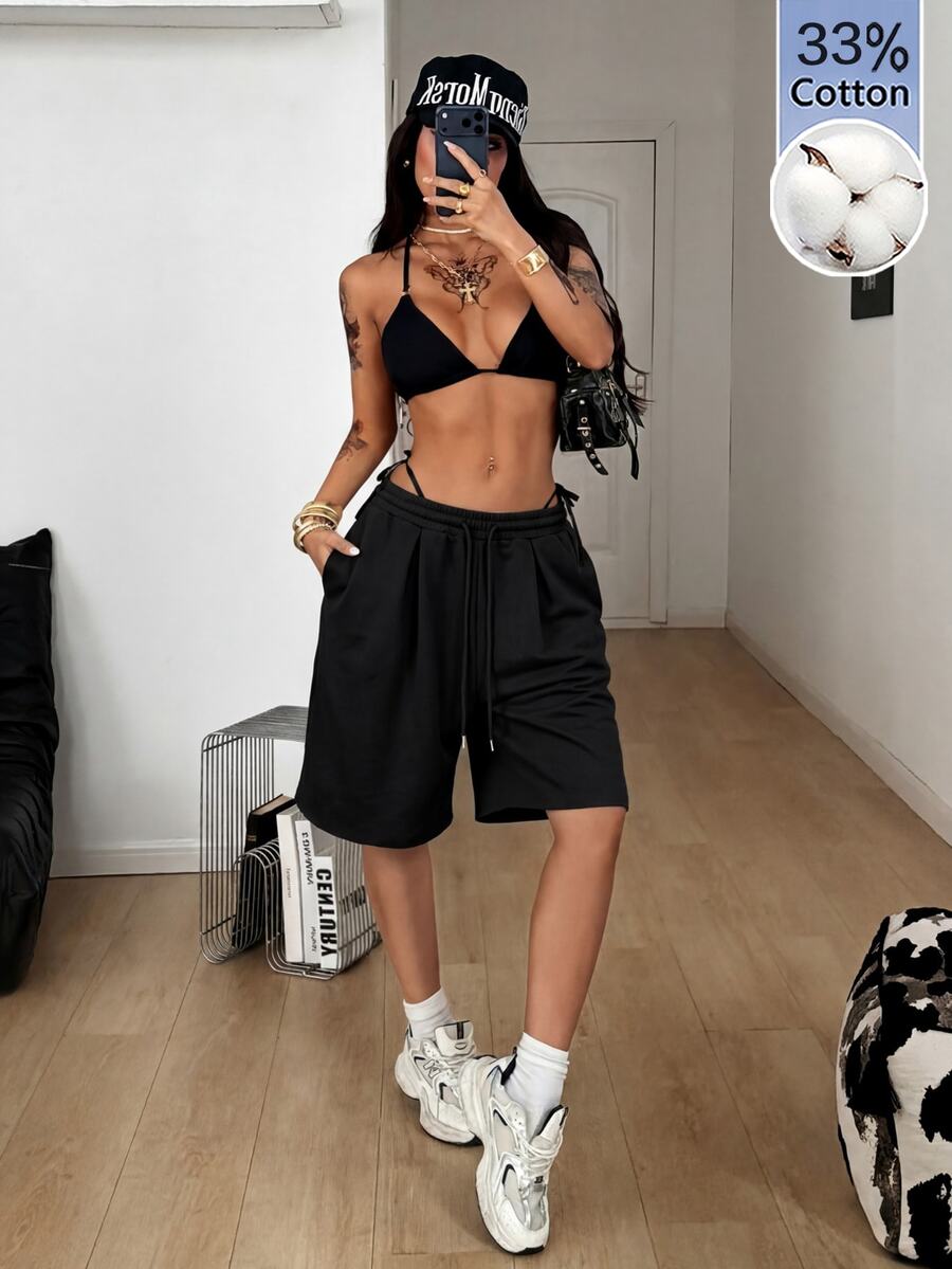 Casual women's low-rise baggy bermuda shorts with drawstring waist and pockets