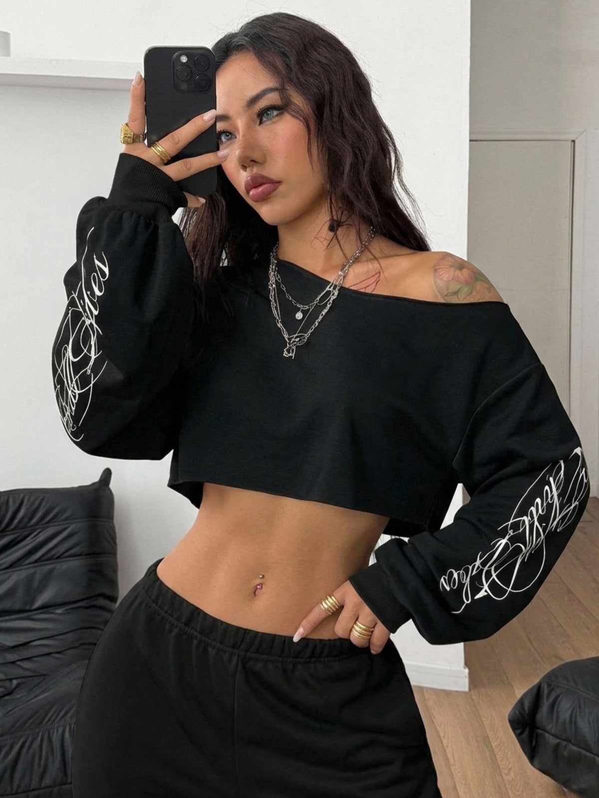 Women's plain oversized boat neck sweatshirt with long raglan sleeves in a relaxed pullover fit.