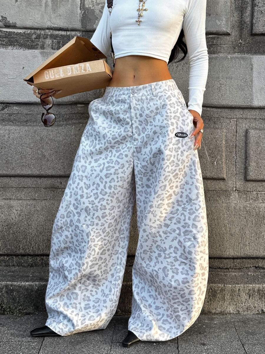 Women's loose straight leg baggy low rise denim pants with functional pockets and zipper fly closure