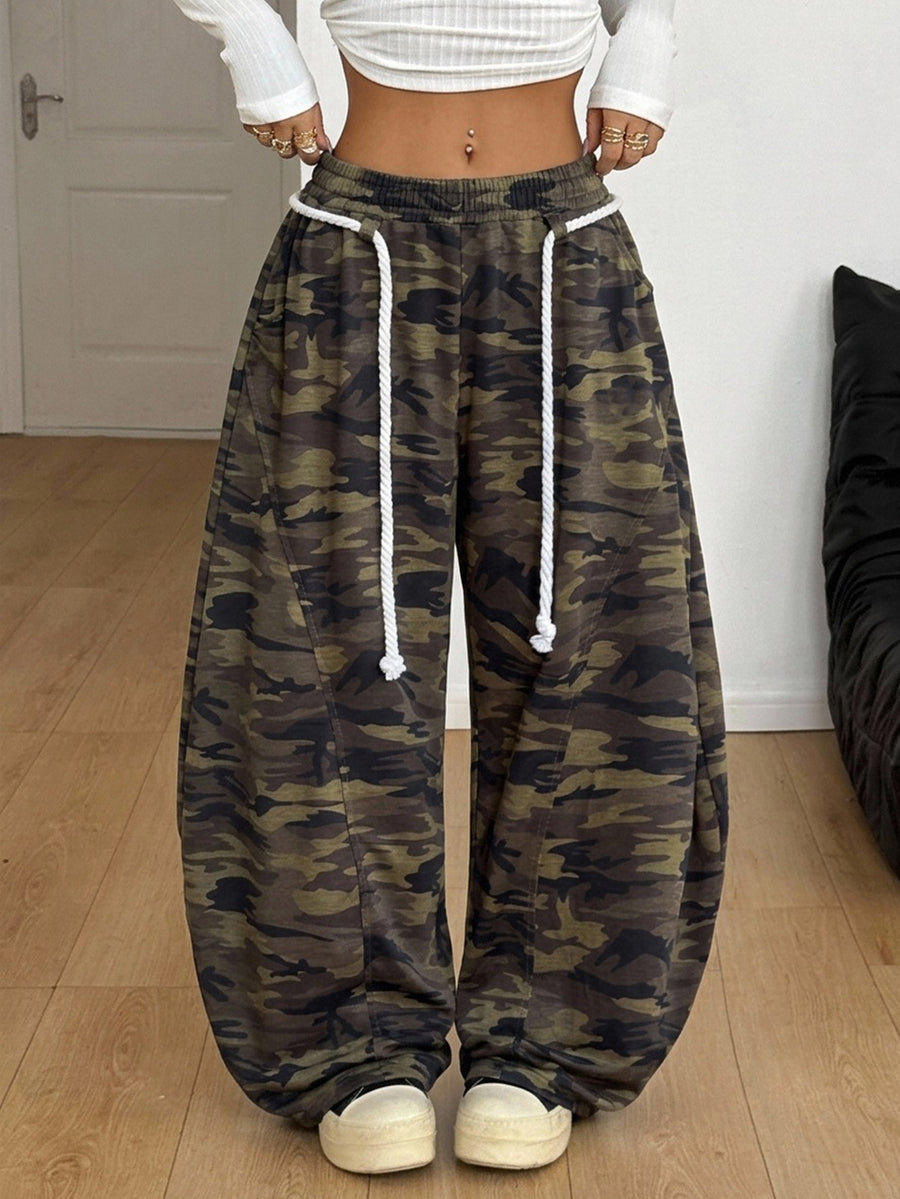 Women's casual grey plaid sweatpants featuring an elastic drawstring waistband, side pockets, and a relaxed loose fit.