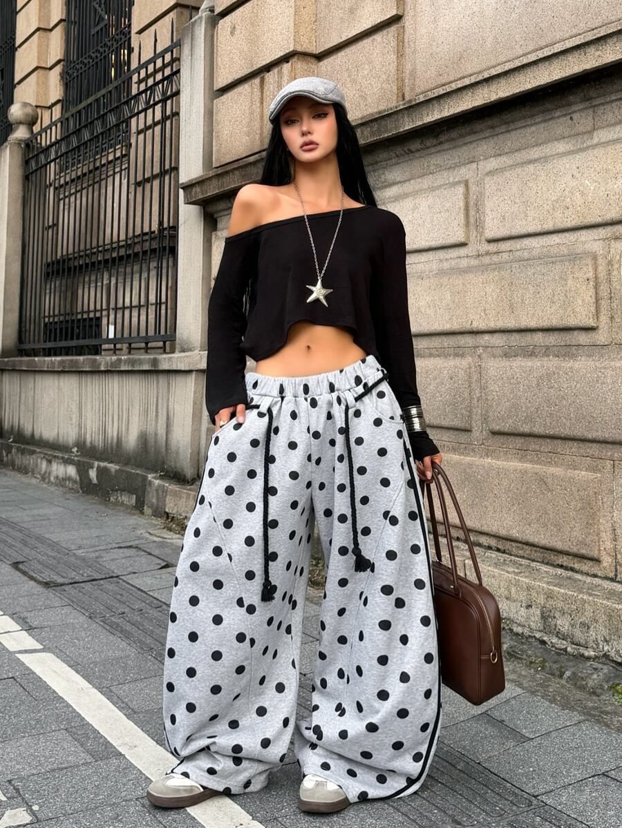 Women's casual grey plaid sweatpants featuring an elastic drawstring waistband, side pockets, and a relaxed loose fit.