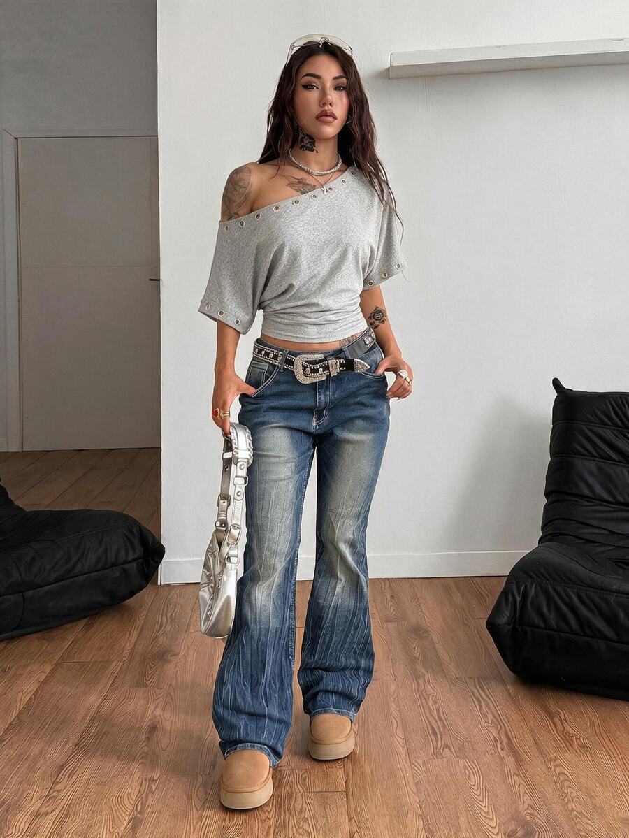 Women's casual asymmetrical short sleeve t-shirt in knitted fabric featuring a loose fit and batwing sleeves.