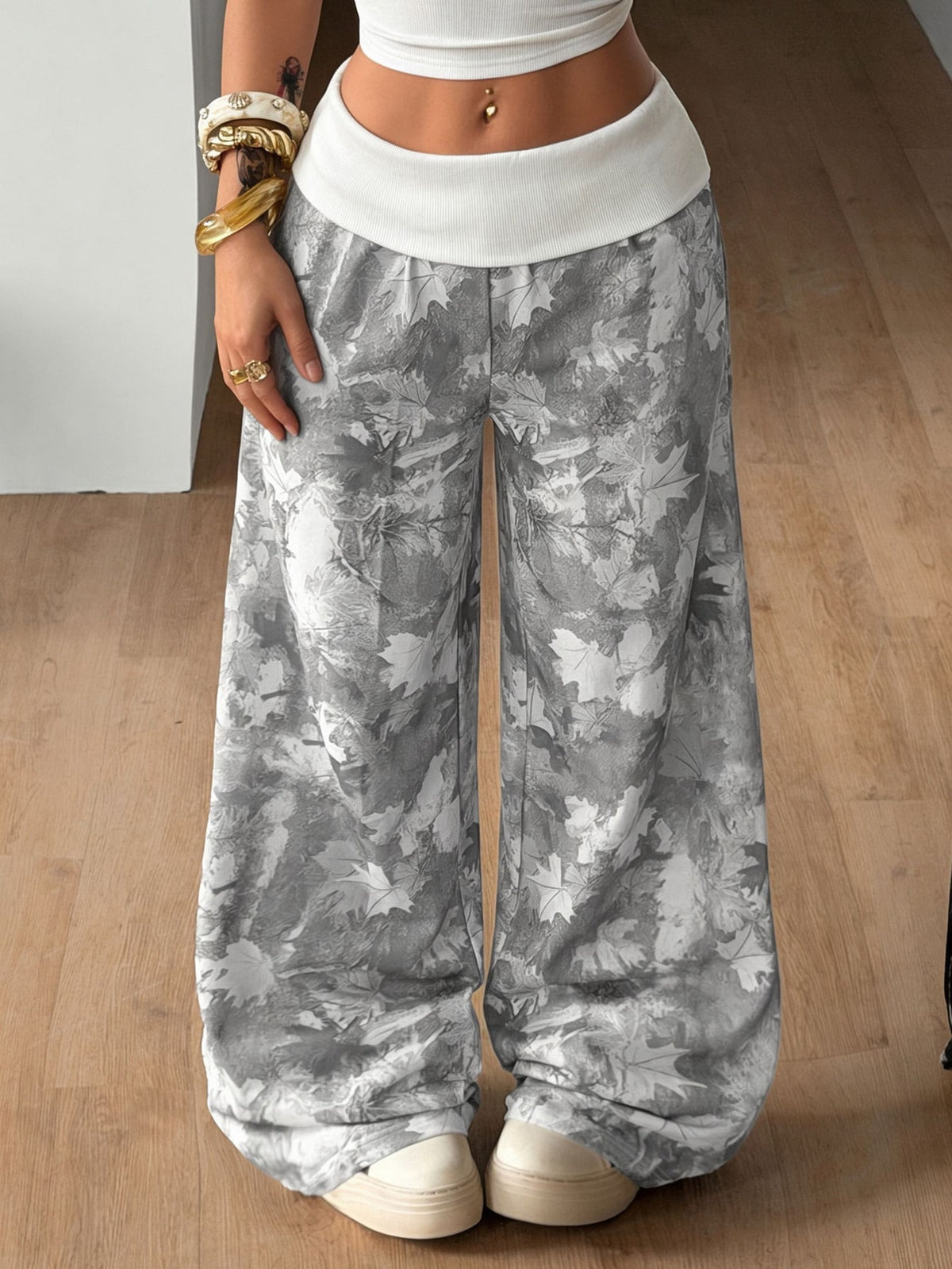 Women's wide leg trousers with a tree branch graphic pattern, loose fit, and mid-rise waist in woven fabric.