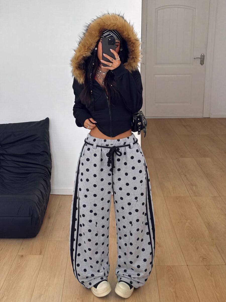 Women's casual grey plaid sweatpants featuring an elastic drawstring waistband, side pockets, and a relaxed loose fit.