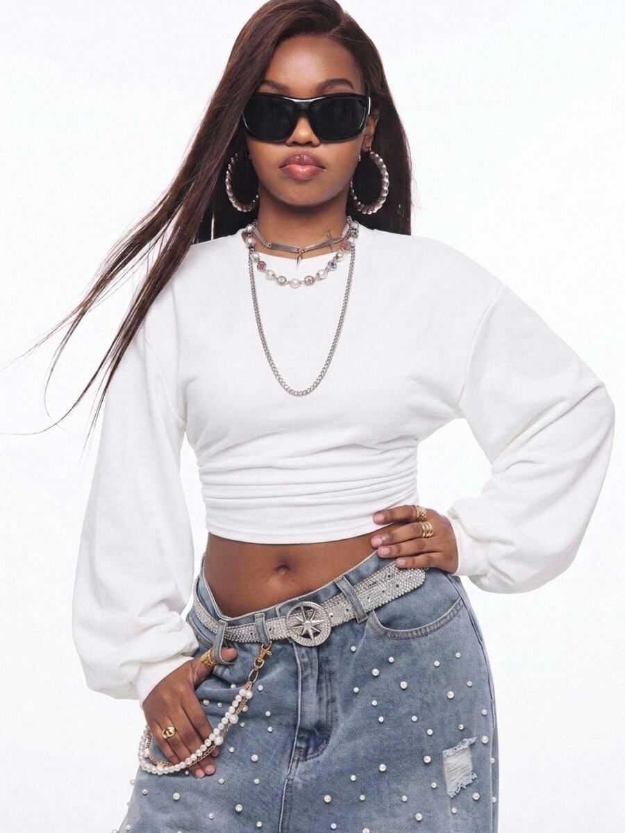 Women's casual black long sleeve knitted pullover sweatshirt featuring a round neck and cinched waist design.