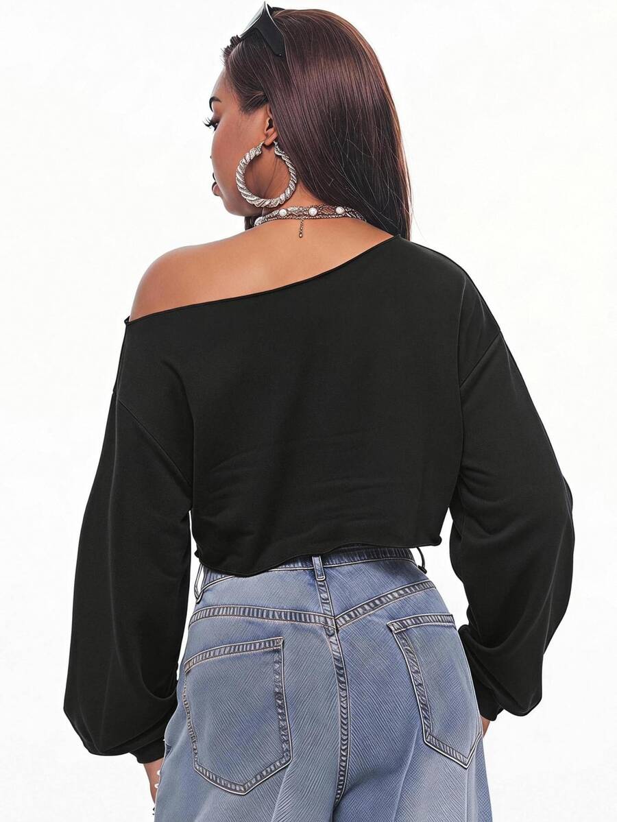 Women's plain oversized boat neck sweatshirt with long raglan sleeves in a relaxed pullover fit.