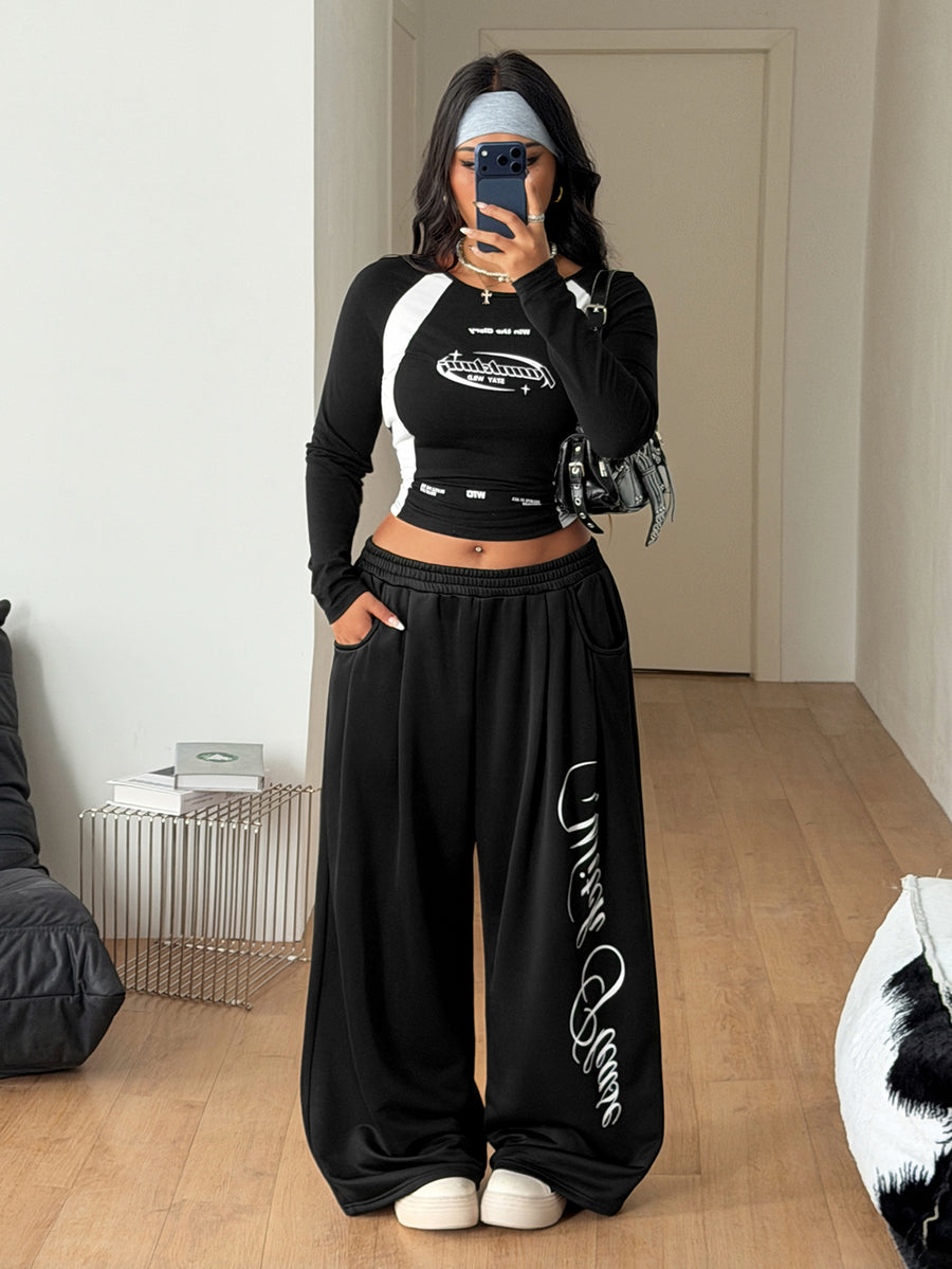 Women's loose wide leg casual sweatpants with an elastic waistband and side pockets
