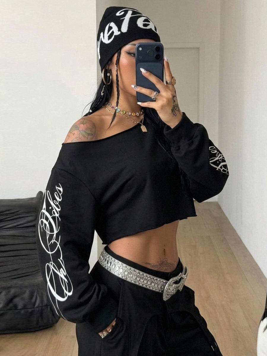 Women's plain oversized boat neck sweatshirt with long raglan sleeves in a relaxed pullover fit.