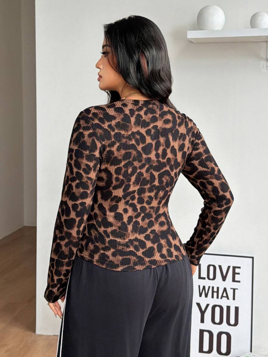 Women's plus size striped long sleeve V-neck t-shirt in knitted fabric with contrast binding trim