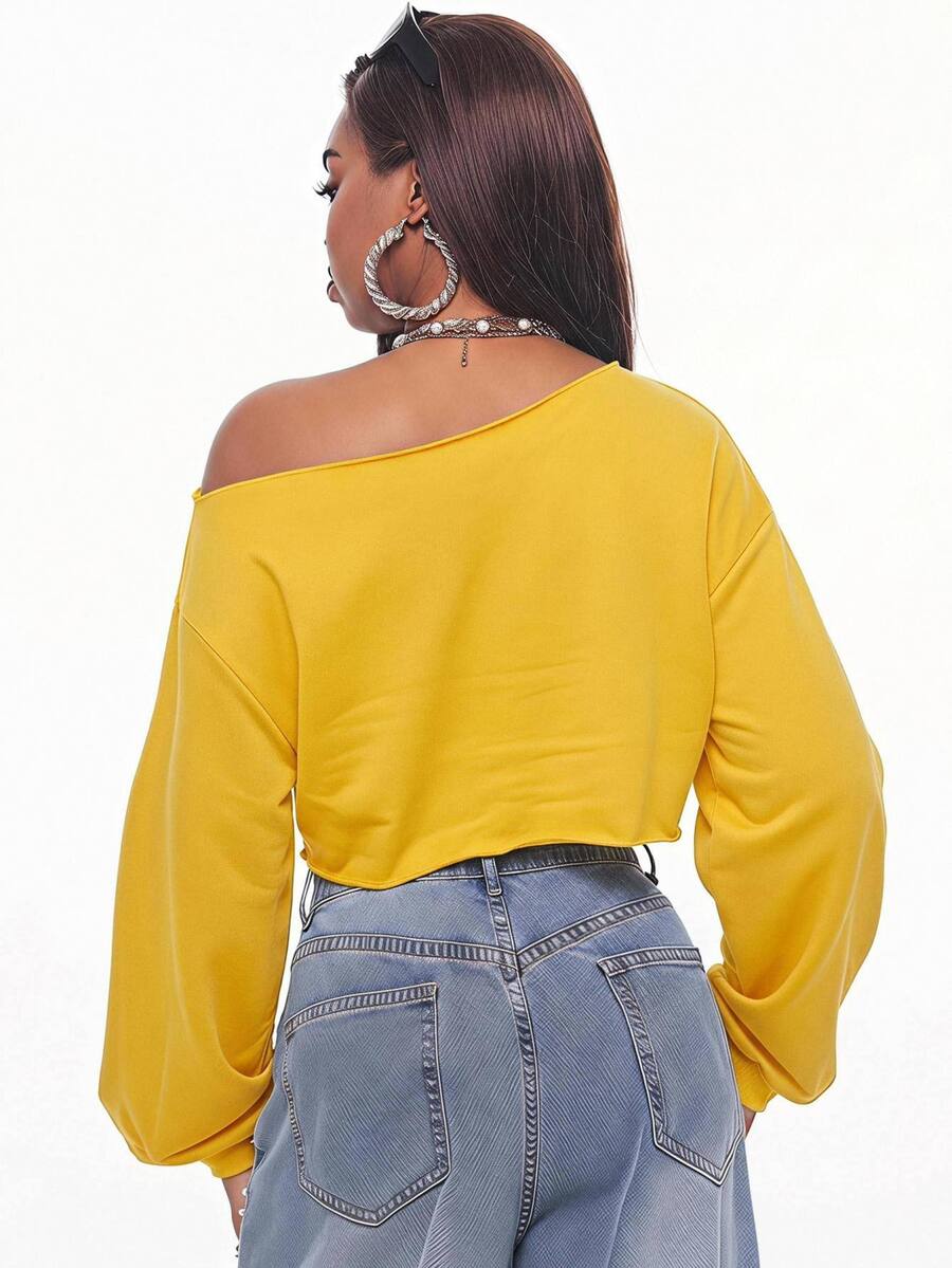 Women's plain oversized boat neck sweatshirt with long raglan sleeves in a relaxed pullover fit.