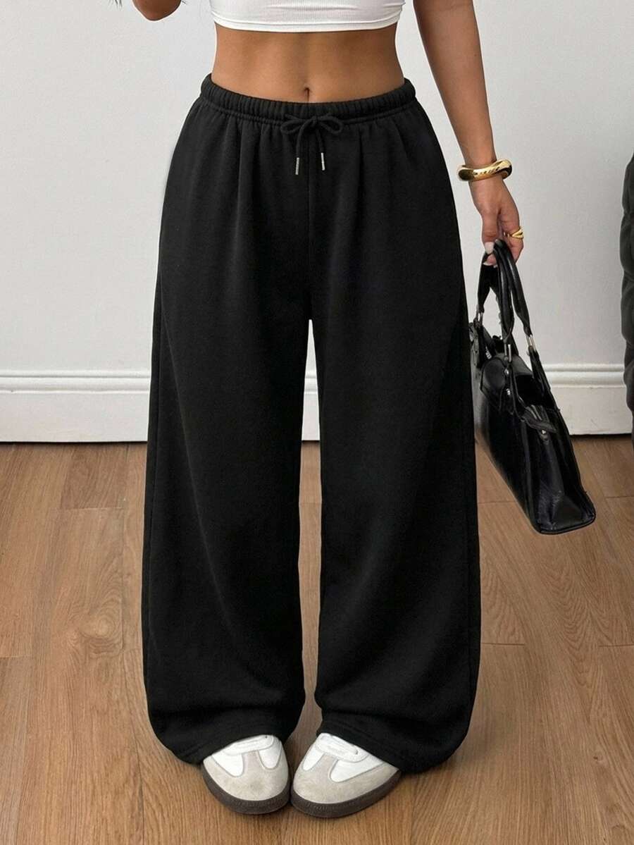 Women's loose wide leg casual sweatpants with an elastic waistband and side pockets