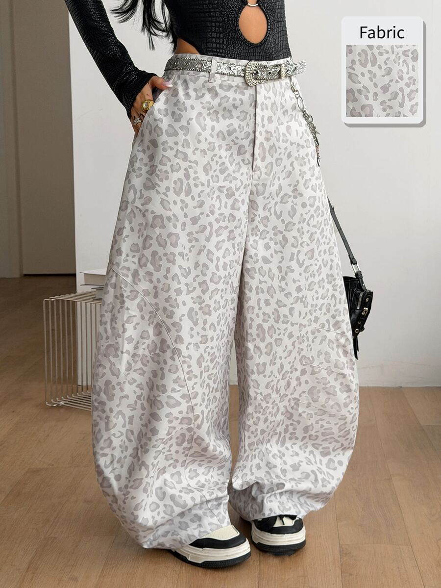 Women's loose straight leg baggy low rise denim pants with functional pockets and zipper fly closure