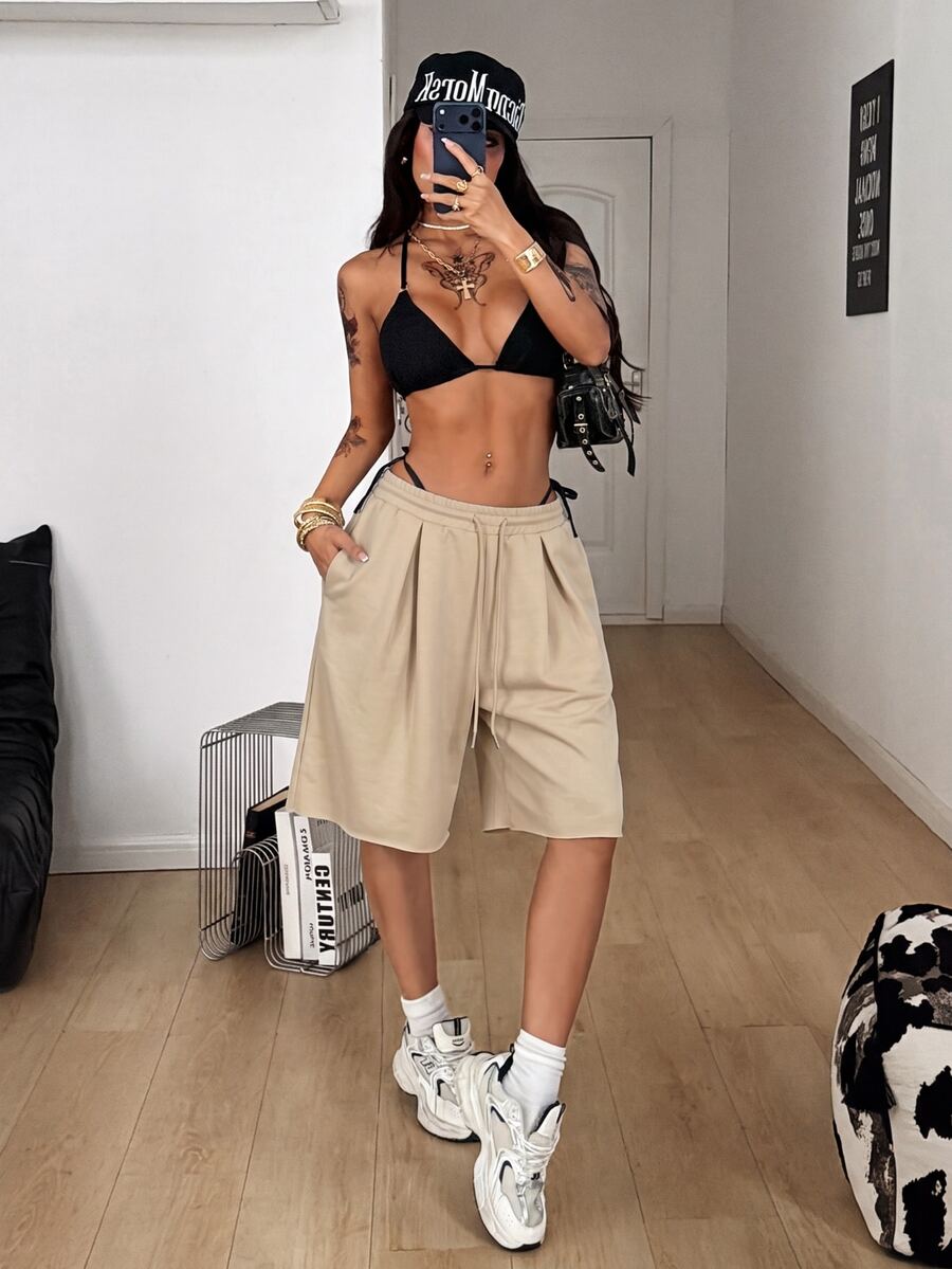 Casual women's low-rise baggy bermuda shorts with drawstring waist and pockets
